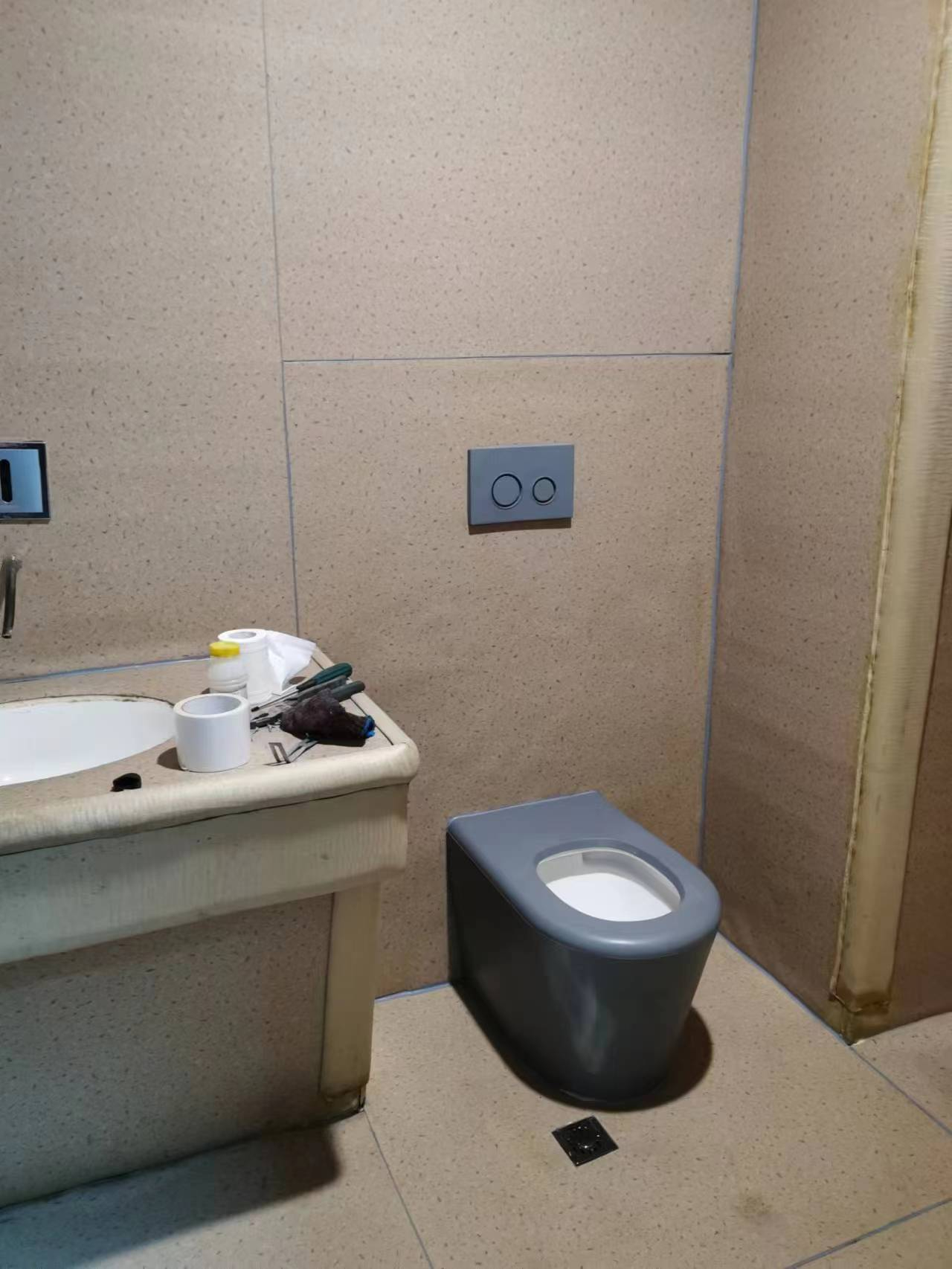 审讯室房子马桶用什么材料才安全